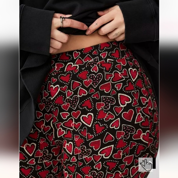 Torrid Full Length Premium Signa ture Leggings Black With Red Hearts 3x& 4x NWT - Picture 3 of 10